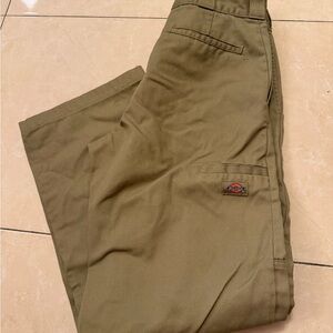 Dickies Men's Chinos 
Loose Fit
Any questions I’m free to answer 😊